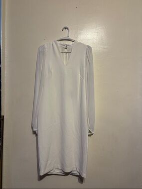 Vince Camuto White Long-Sleeve V-Neck Shift Dress